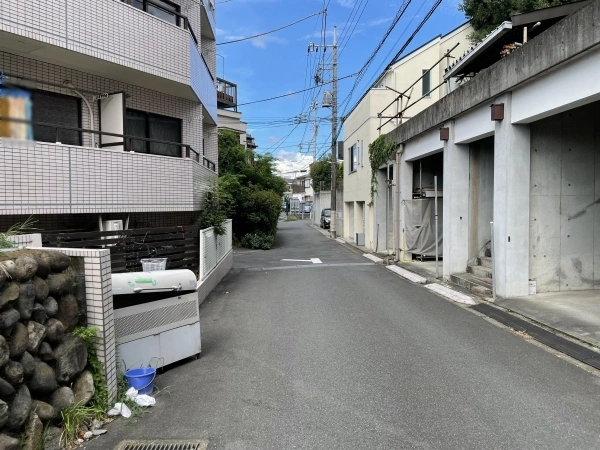 【東京都/練馬区貫井5丁目】練馬区貫井5丁目 一棟マンション 前面道路:南側道路:西側から東向きに撮影