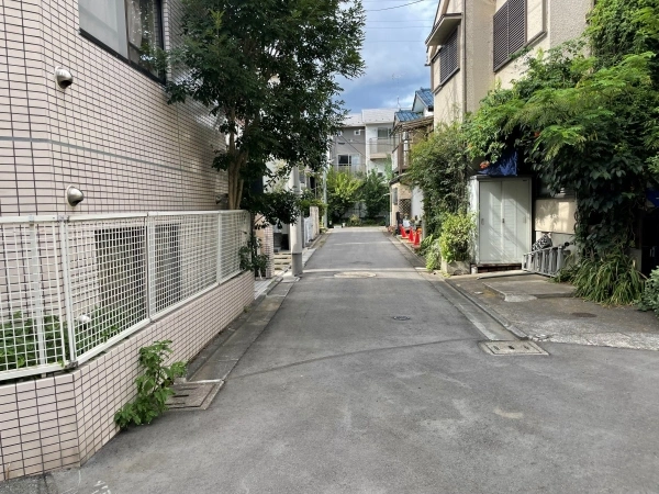 【東京都/練馬区貫井5丁目】練馬区貫井5丁目 一棟マンション 前面道路:東側道路:南側から北向きに撮影