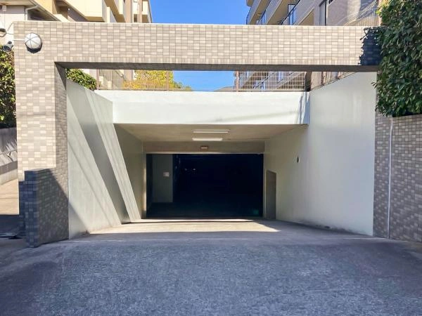 ダイアパレス成増III 駐車場入口