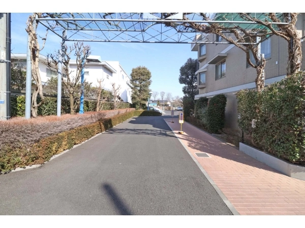 ルミナス武蔵小金井 敷地内