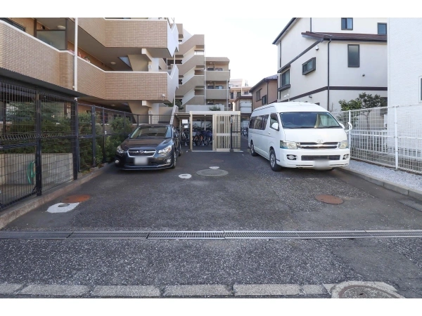 リーベスト田無 駐車場・駐輪場