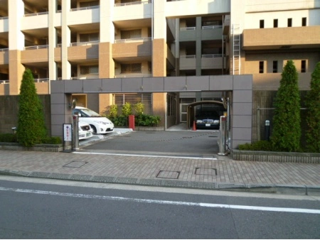 クレッセントバードスクエア