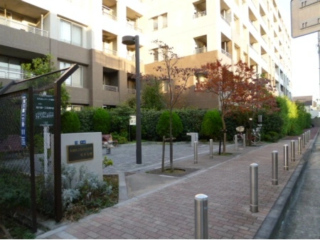クレッセントバードスクエア 敷地内