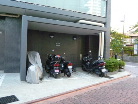イニシア蒲田 バイク置場