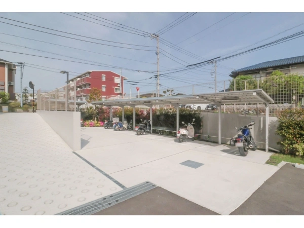 ブランズシティ湘南台  バイク置場