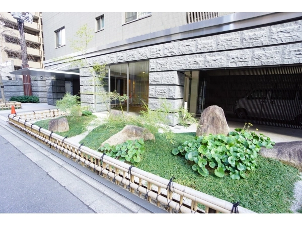 プレティナージュ御池東洞院 敷地内