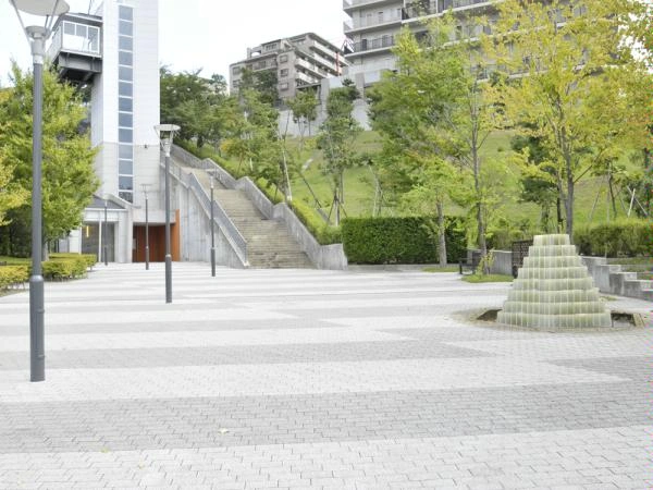 ローレルスクエア南大沢 敷地内
