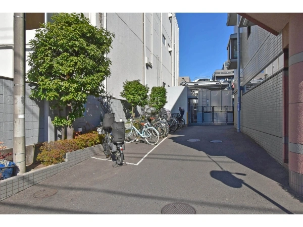 エンゼルハイム仲池上 敷地内