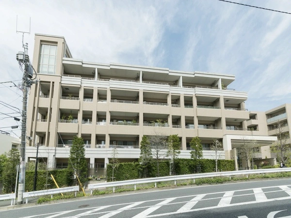 ドレッセ美しの森フロラージュ