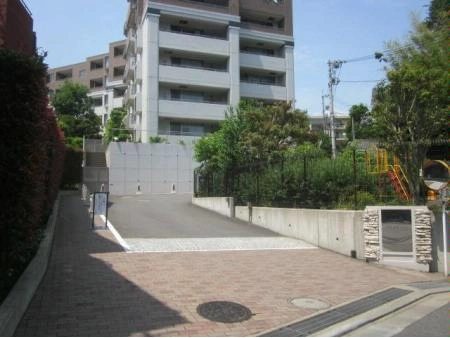 ヒルズ鷺沼フォレスタージュ マンション敷地内入り口