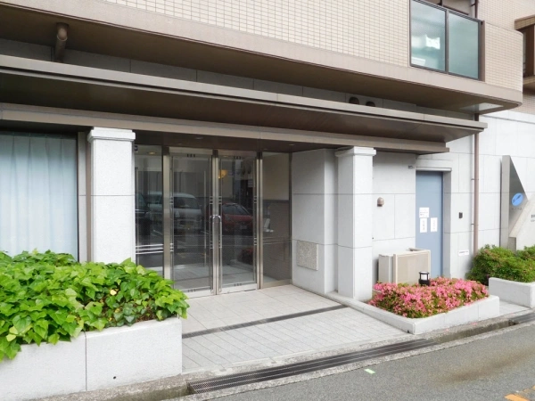 クラウンハイム豊中柴原モノレール駅前