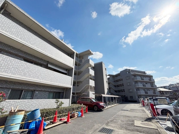 エスリード逆瀬川駅前
