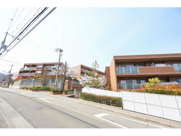 イトーピア逆瀬川ガーデンフラッツ