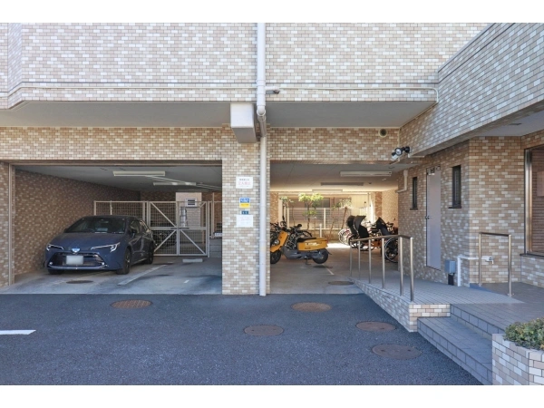 与野本町第2ローヤルコーポ 駐車場・駐輪場