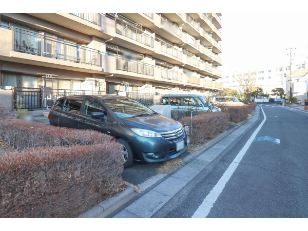 ガーデンコート大宮本郷 敷地内