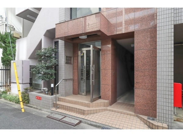イーストコート