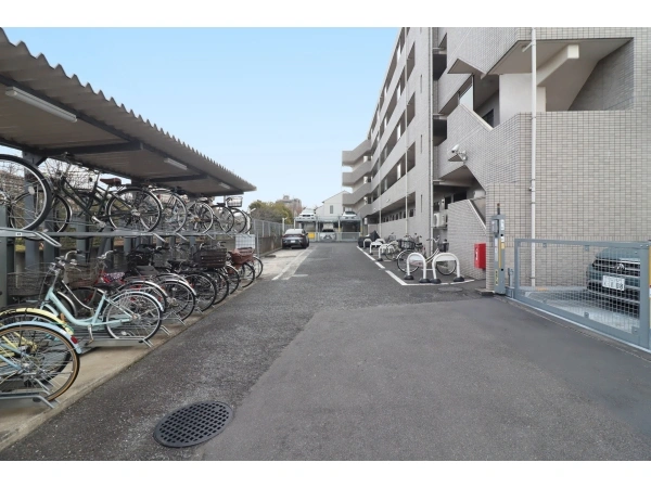 川口柳崎パーク・ホームズ 敷地内