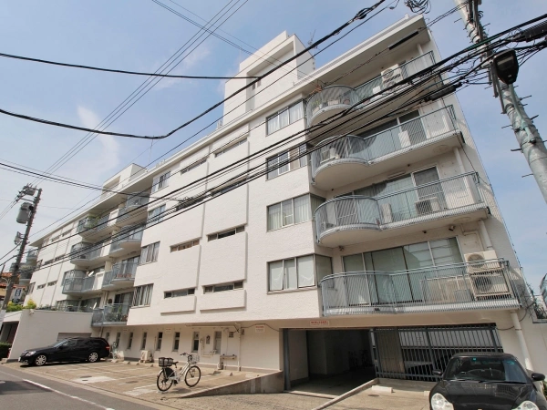 南青山アパートメンツ