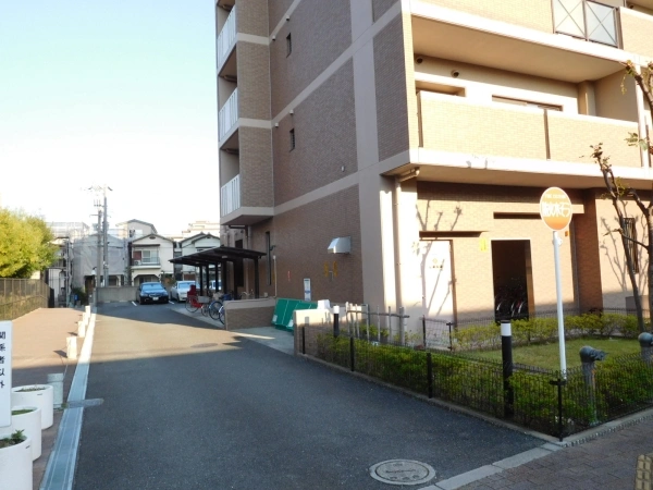 ライフフィールド箕面 敷地内