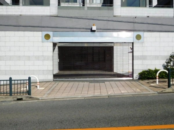 箕面クレアコート 駐車場入り口