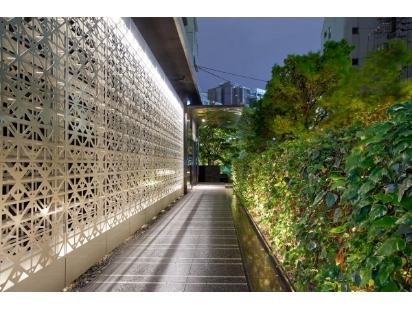 THE ROPPONGI TOKYO