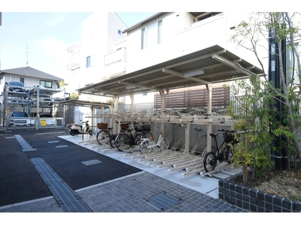 イニシア神戸森北町 駐車場・駐輪場
