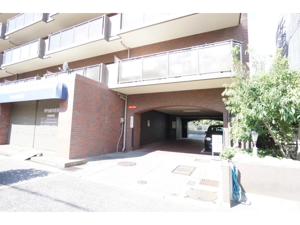 芦屋ガーデンハイツ 駐車場入口