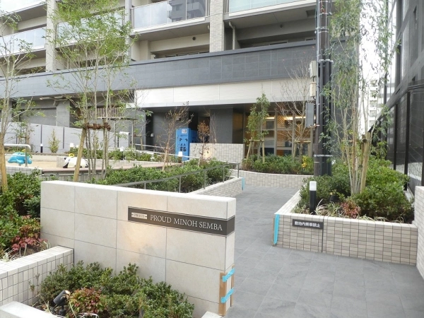 プラウド箕面船場 西側エントランス