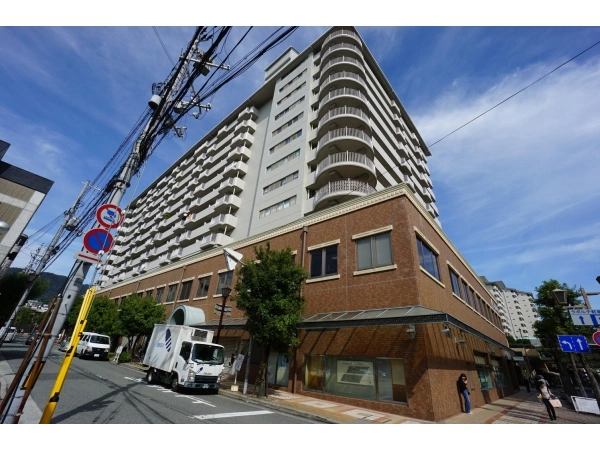 ラポルテ西館