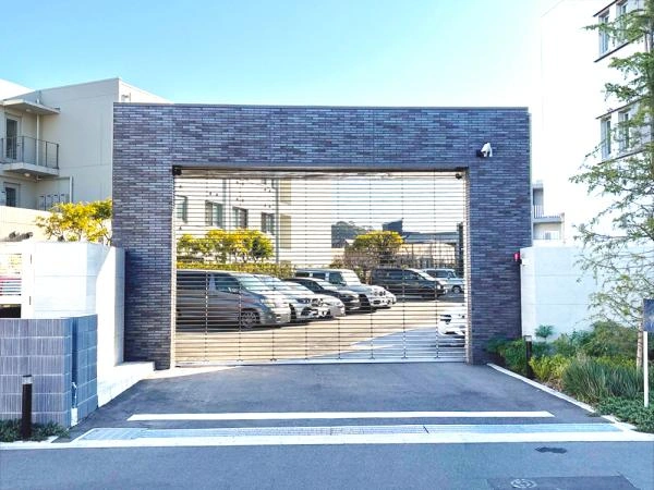 レーベン湘南片瀬テラスグランデ 駐車場入口