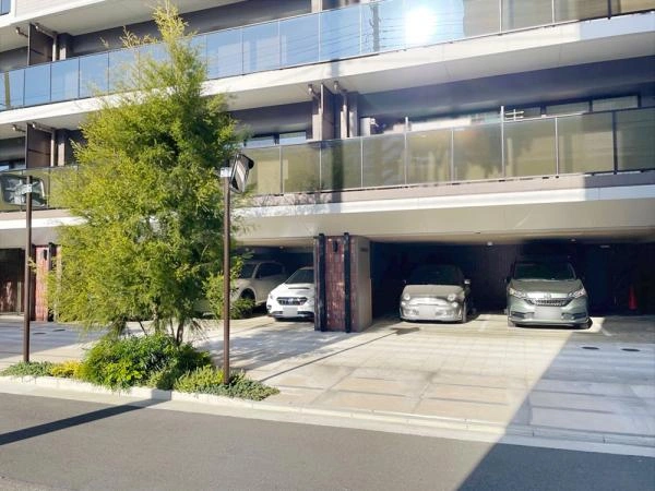 クリオ横濱生麦アーバンマークス 駐車場入口