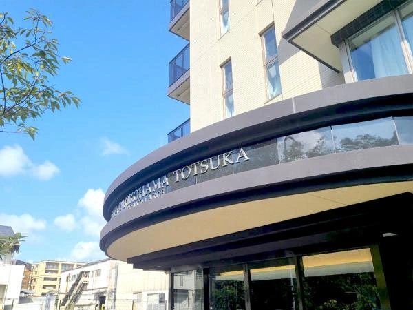 ヴェレーナ横浜戸塚グランラルジュ エントランス庇