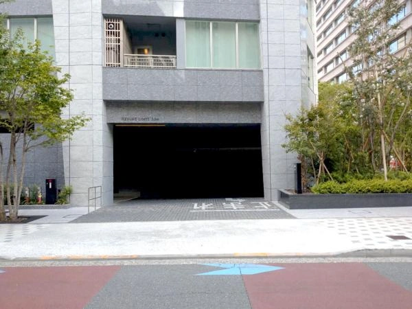 ザ・パークハウス グラン 三番町26  駐車場入口