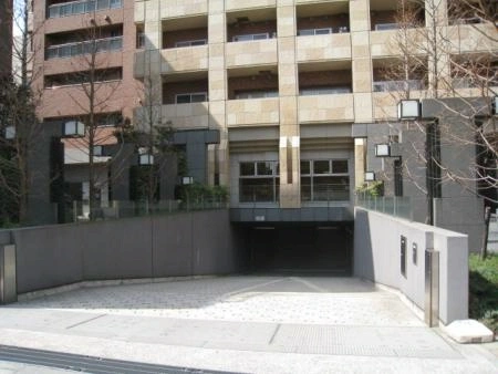 アトラスタワー小石川 駐車場入口