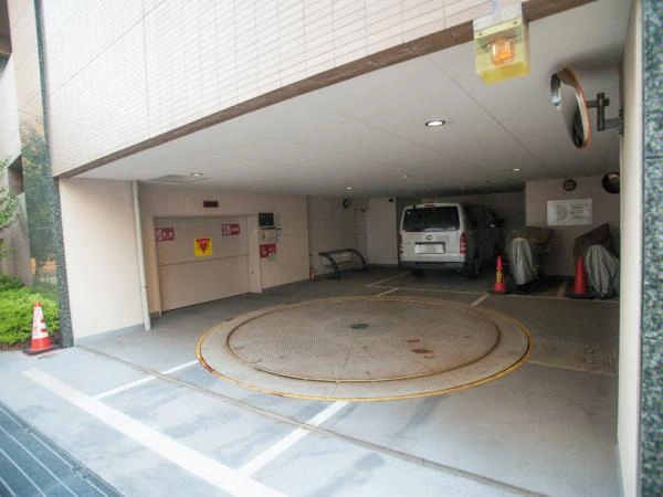 上野アインスタワー 駐車場入口