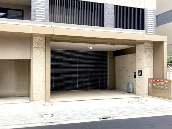 ブリリア目黒大橋  駐車場入口