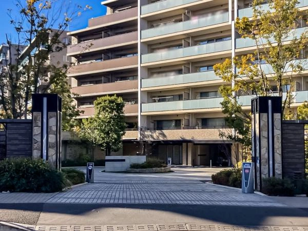 ブリリアシティ石神井公園アトラス8号棟 敷地内