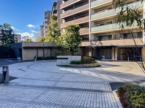 ブリリアシティ石神井公園アトラス8号棟 敷地内