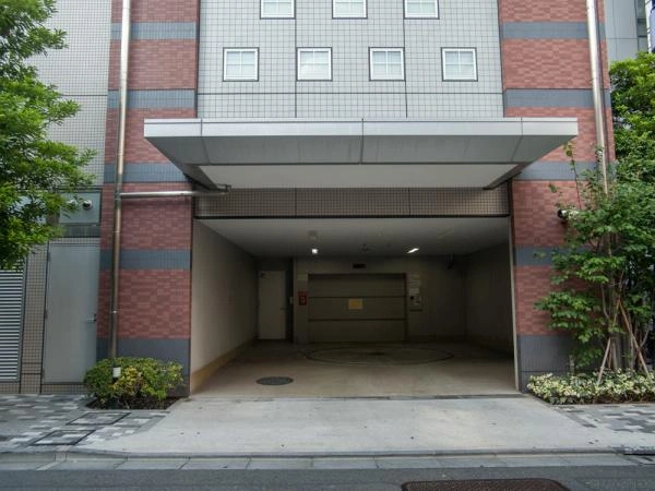 パークタワー秋葉原 駐車場入口