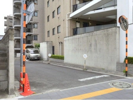 モナーク足立高野町