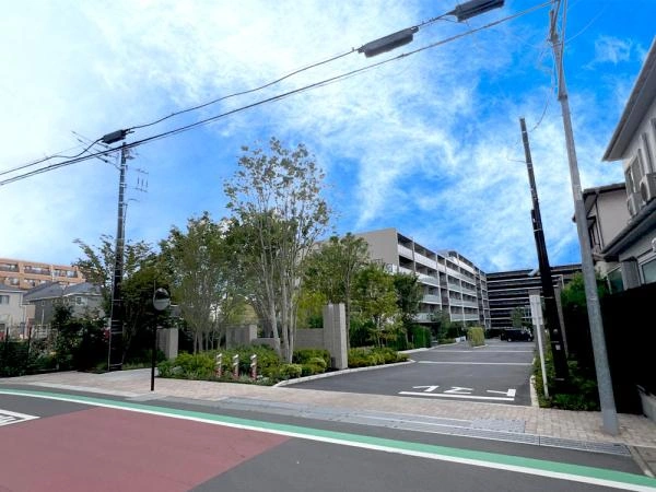 ヴィークステージ船橋薬園台ソライエ  駐車場入口