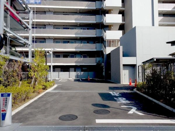 メイツ船橋行田公園  駐車場入口