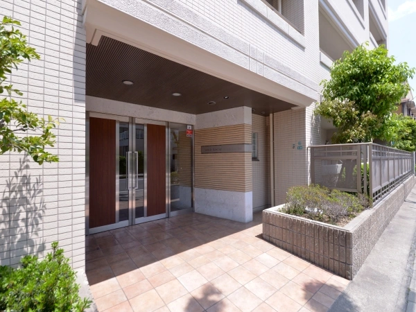 ファミール甲子園六石町