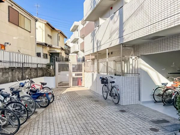 スカイコート下北沢壱番館 敷地内