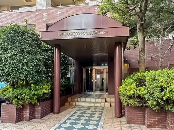 サーラ・コモド都立大学