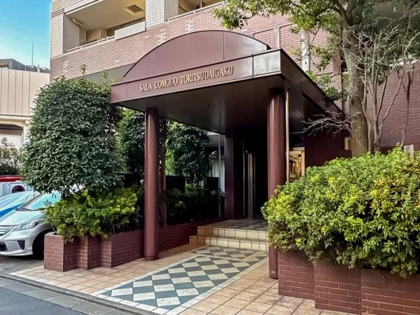 サーラ・コモド都立大学