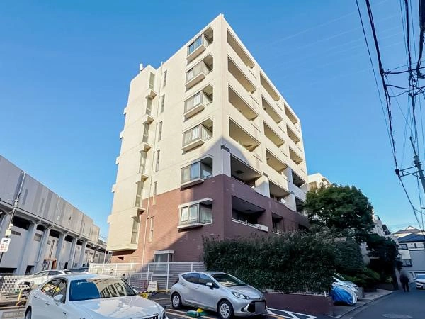 サーラ・コモド都立大学