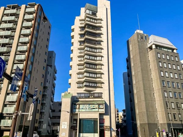 セラフ・テン・アザブ