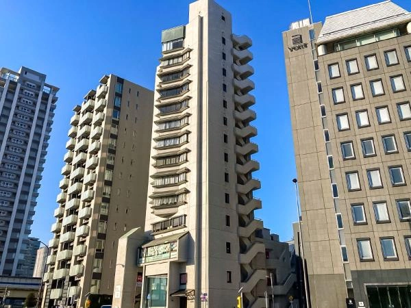 セラフ・テン・アザブ