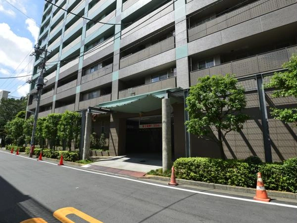 ソプラタワー 駐車場入口